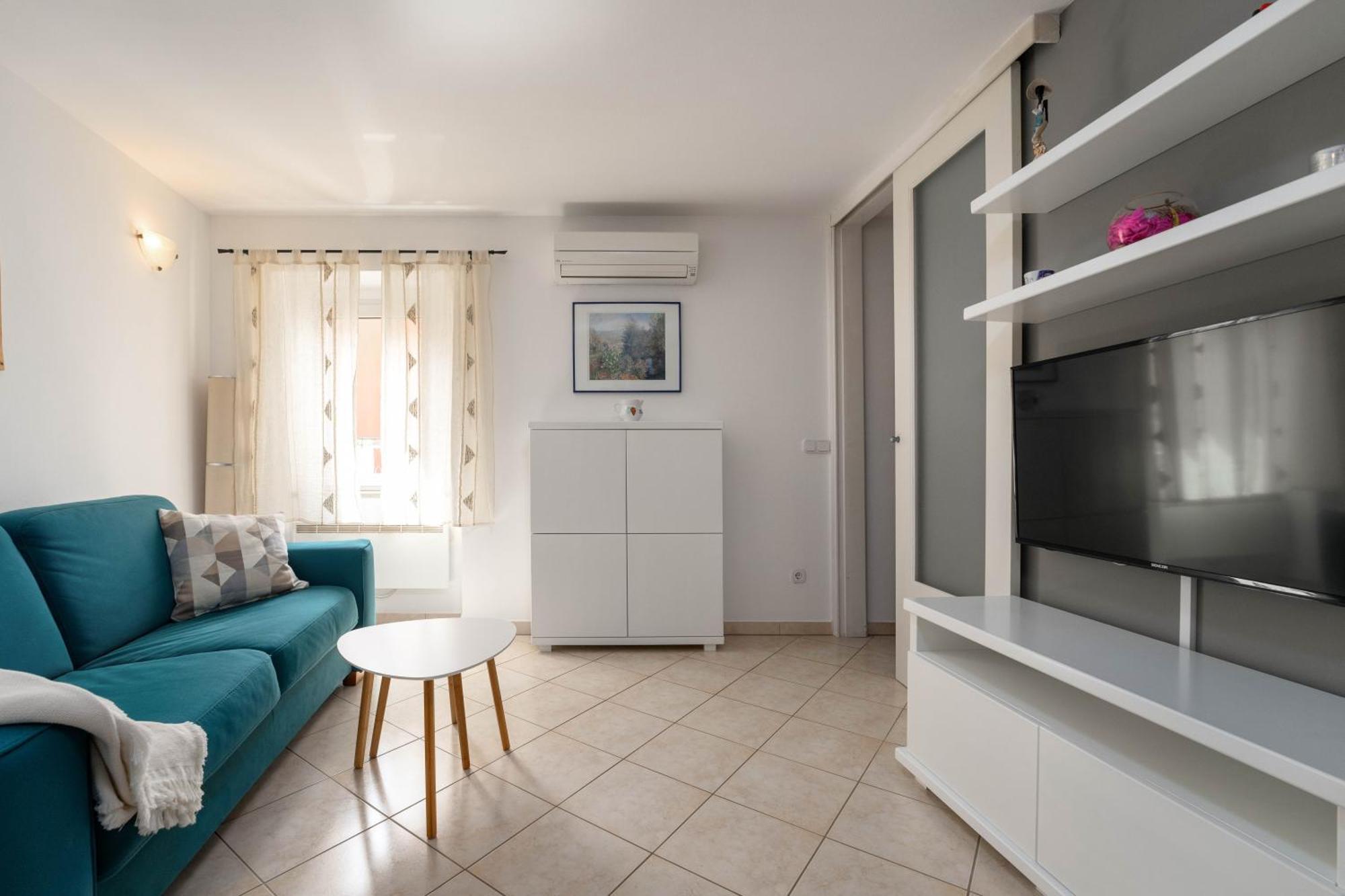 Degrassi Square Apartments (Adults Only) Vrsar Exterior foto