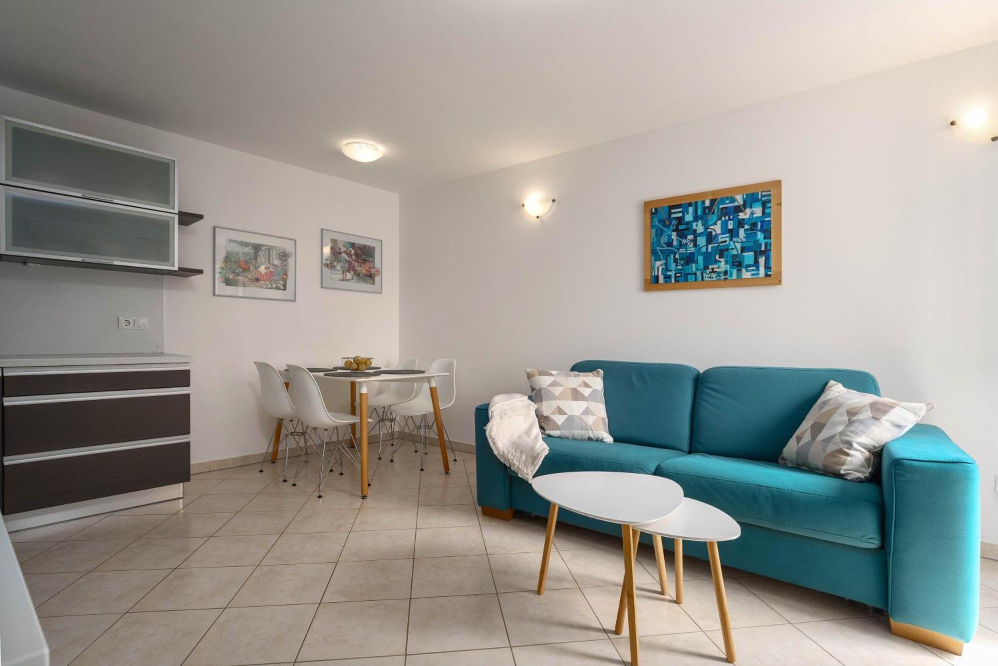Degrassi Square Apartments (Adults Only) Vrsar Exterior foto