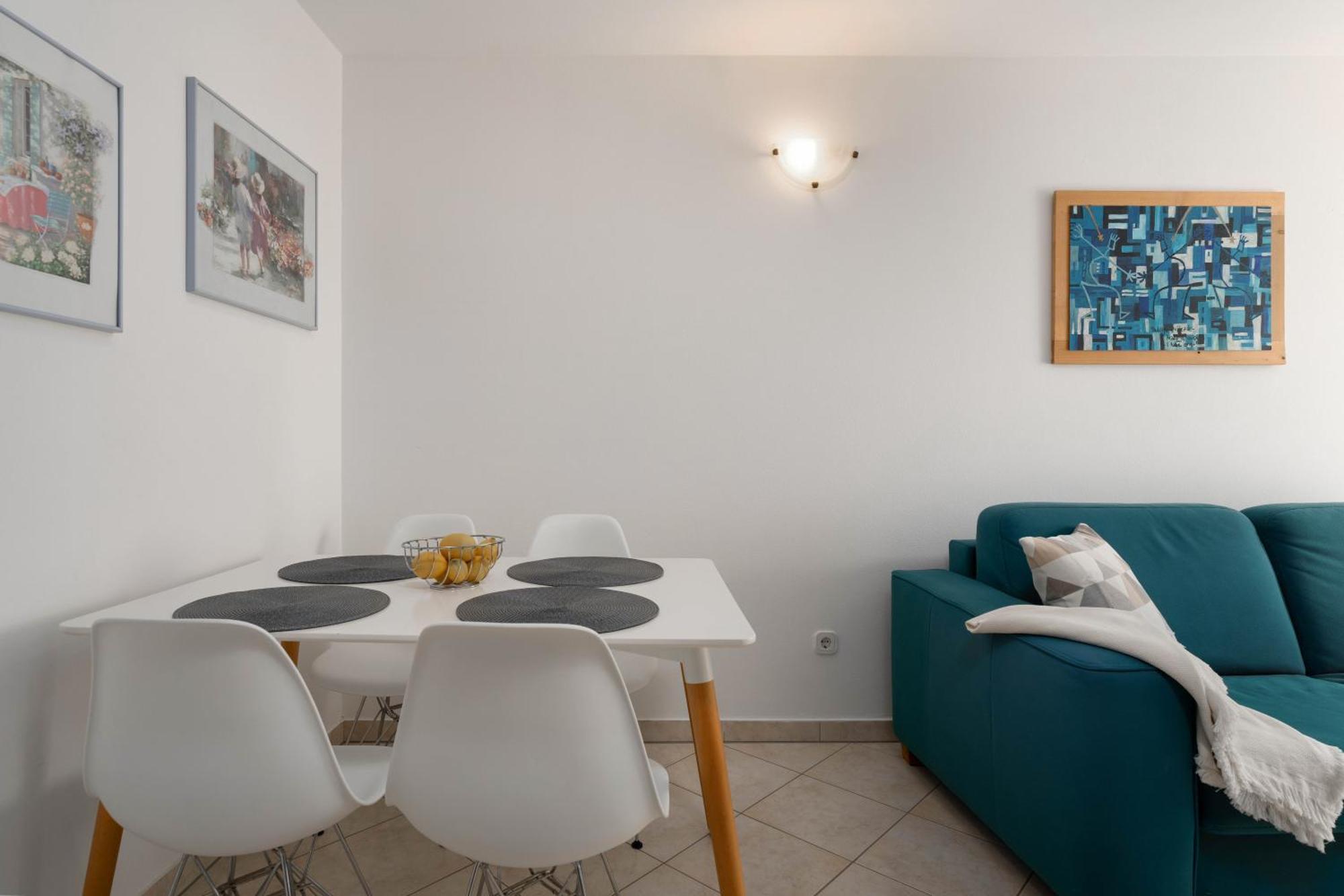 Degrassi Square Apartments (Adults Only) Vrsar Exterior foto
