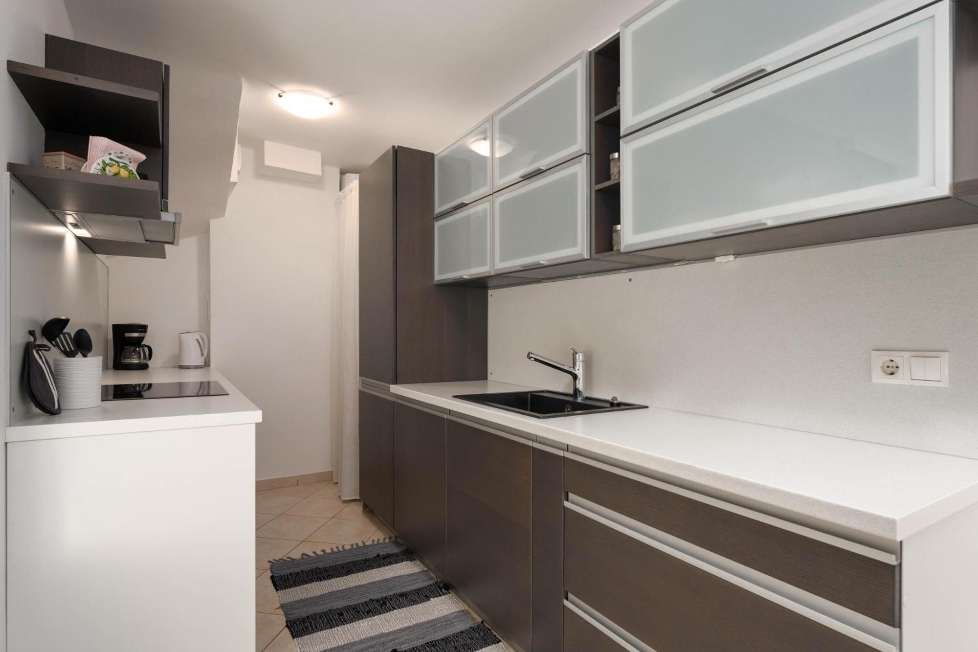 Degrassi Square Apartments (Adults Only) Vrsar Exterior foto