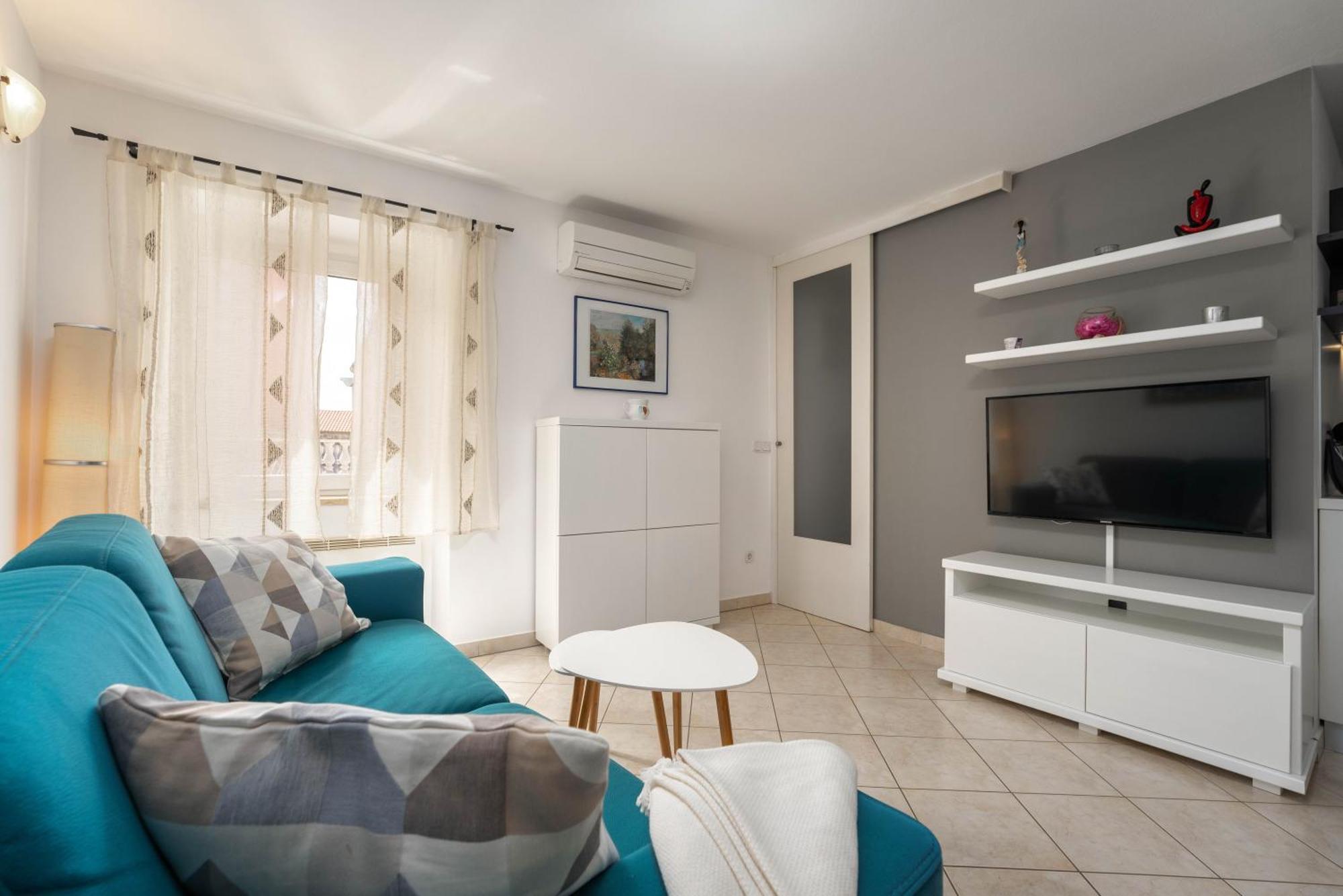 Degrassi Square Apartments (Adults Only) Vrsar Exterior foto