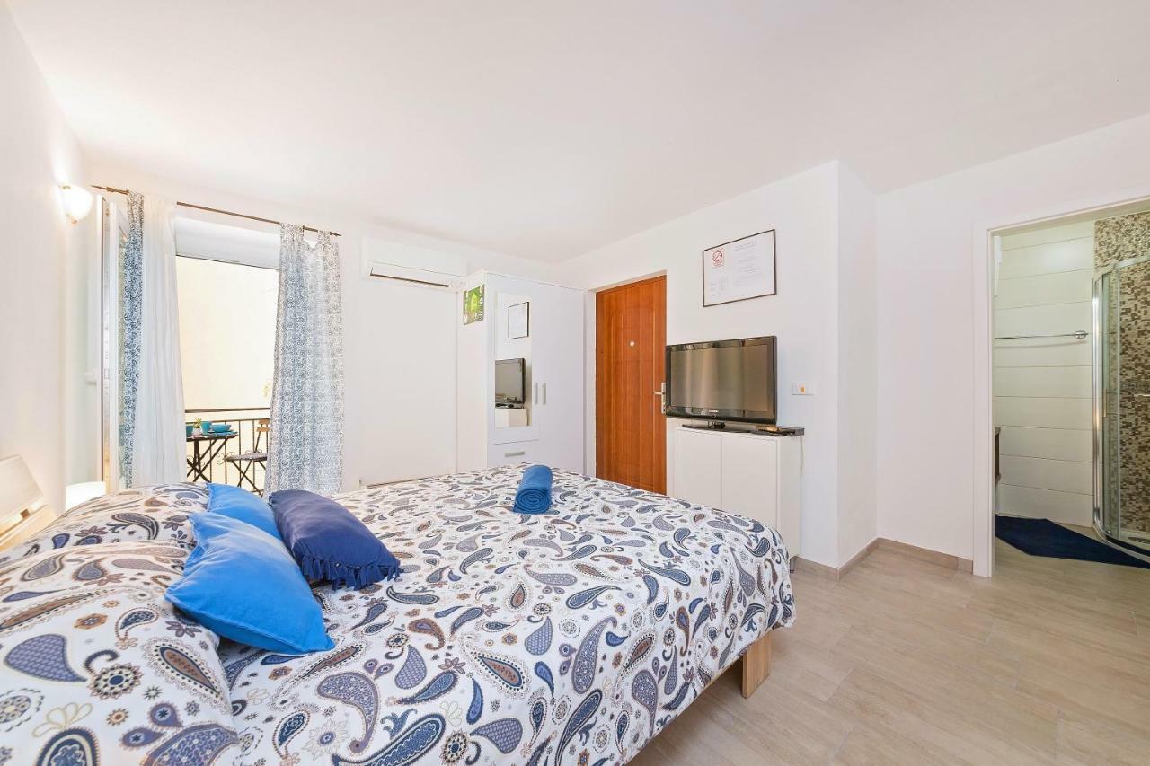 Degrassi Square Apartments (Adults Only) Vrsar Exterior foto