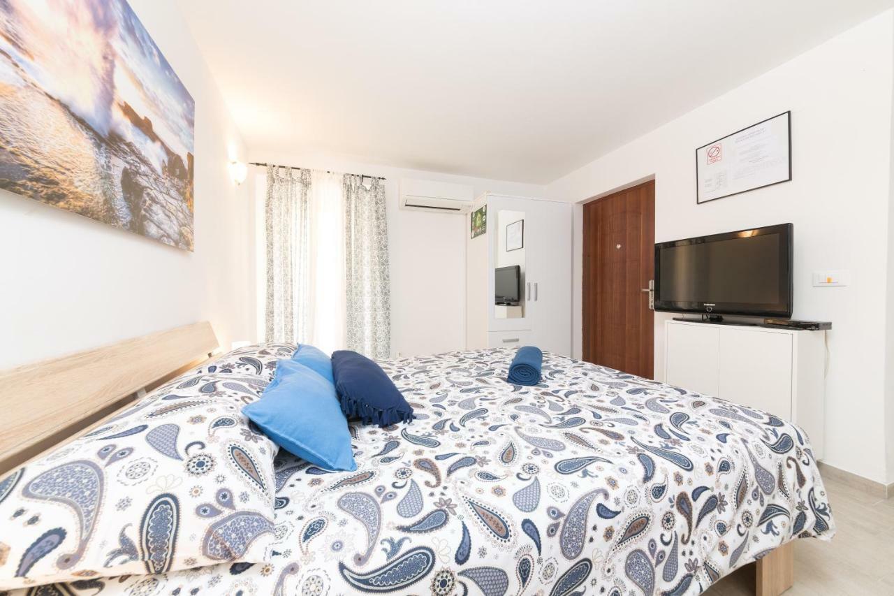 Degrassi Square Apartments (Adults Only) Vrsar Exterior foto